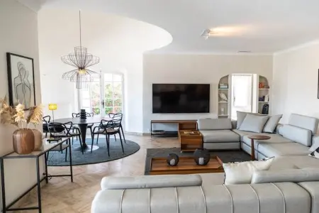 Villa avec tour et piscine chauffée à Sainte-Maxime : photo 9