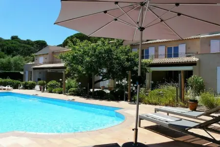 Appartement 100 m² vue mer à Ramatuelle, piscine commune