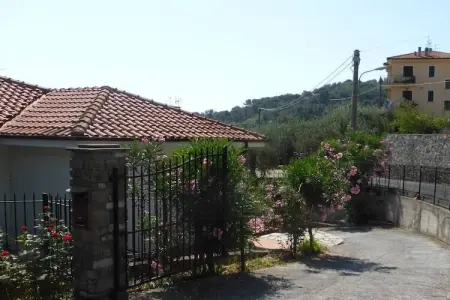 Maison 5 pers. à Santa Agata, terrasse, jardin aux oliviers : photo 1