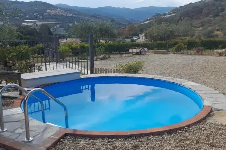Maison avec piscine privée à Imperia