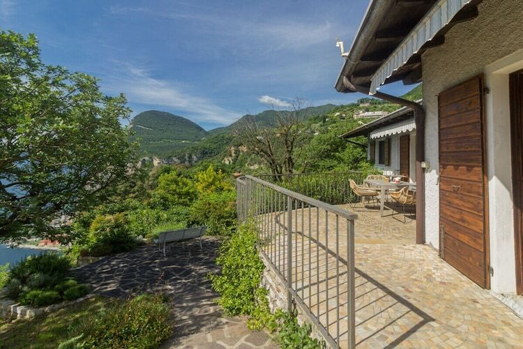 Gîte avec piscine et 40 oliviers, vue lac à Tremosine - Photo 4