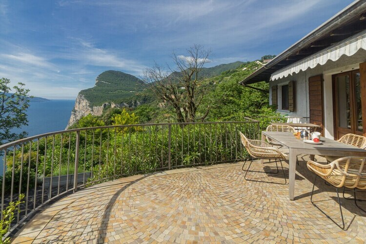 Gîte avec piscine et 40 oliviers, vue lac à Tremosine - Photo 5