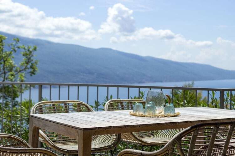Gîte avec piscine et 40 oliviers, vue lac à Tremosine - Photo 11