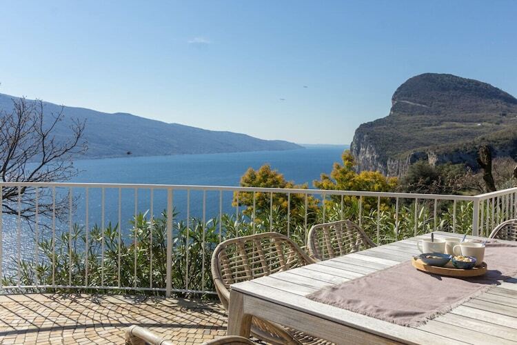 Gîte avec piscine et 40 oliviers, vue lac à Tremosine - Photo 12