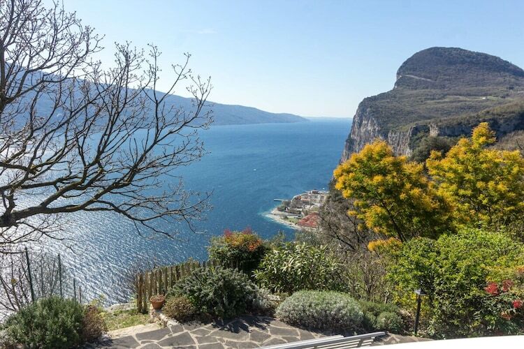 Gîte avec piscine et 40 oliviers, vue lac à Tremosine - Photo 13