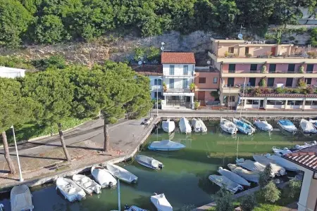 Maison moderne au bord du lac de Garde à Manerba : photo 1