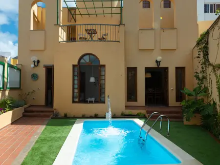 Chalet canarienne 6 chambres, piscine chauffée à Gáldar