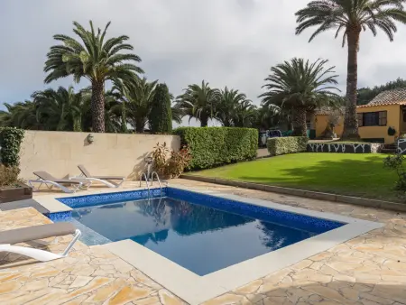 Gîte avec piscine privée à Santa María de Guía