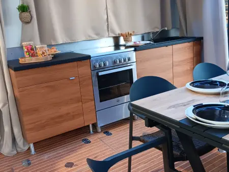 Péniche climatisée à Digoin, 2 cabines pour 6 personnes : photo 6