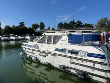 Bateau amarré à quai - 7 à 9 pers., Bateau 9 personnes à Digoin : photo 1