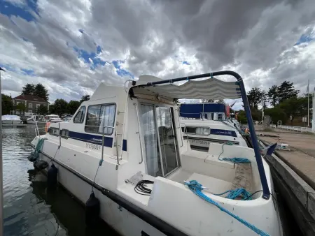 Bateau Triton 860 Fly à quai à Digoin, ambiance port : photo 1