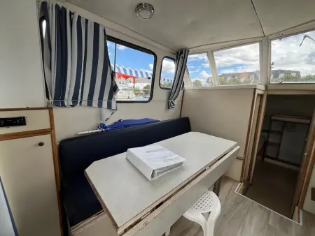 Bateau Triton 860 Fly à quai à Digoin, ambiance port : photo 6