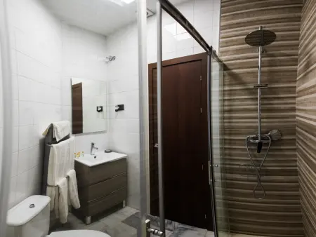 Studio 60 m² centre Granada, 3 balcons et clim : photo 12