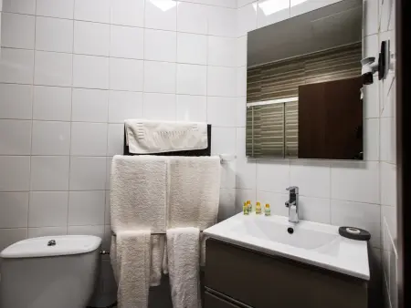 Studio 60 m² centre Granada, 3 balcons et clim : photo 13