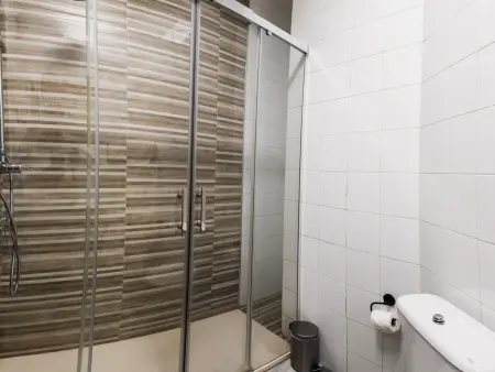 Studio 60 m² centre Granada, 3 balcons et clim : photo 14