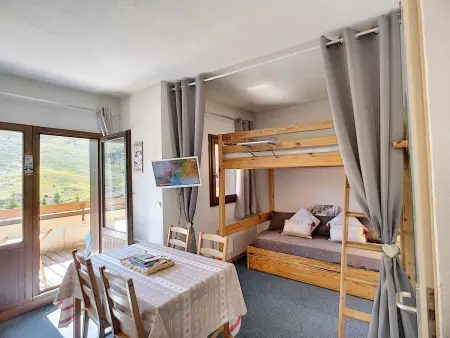 Studio 4 pers. aux Menuires, terrasse sud-ouest vue montagne : photo 1