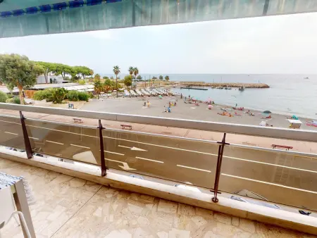 Appartement 2 pièces climatisé face mer à Roquebrune : photo 2