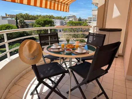 2 pièces avec parking et piscine à Saint-Raphaël : photo 1
