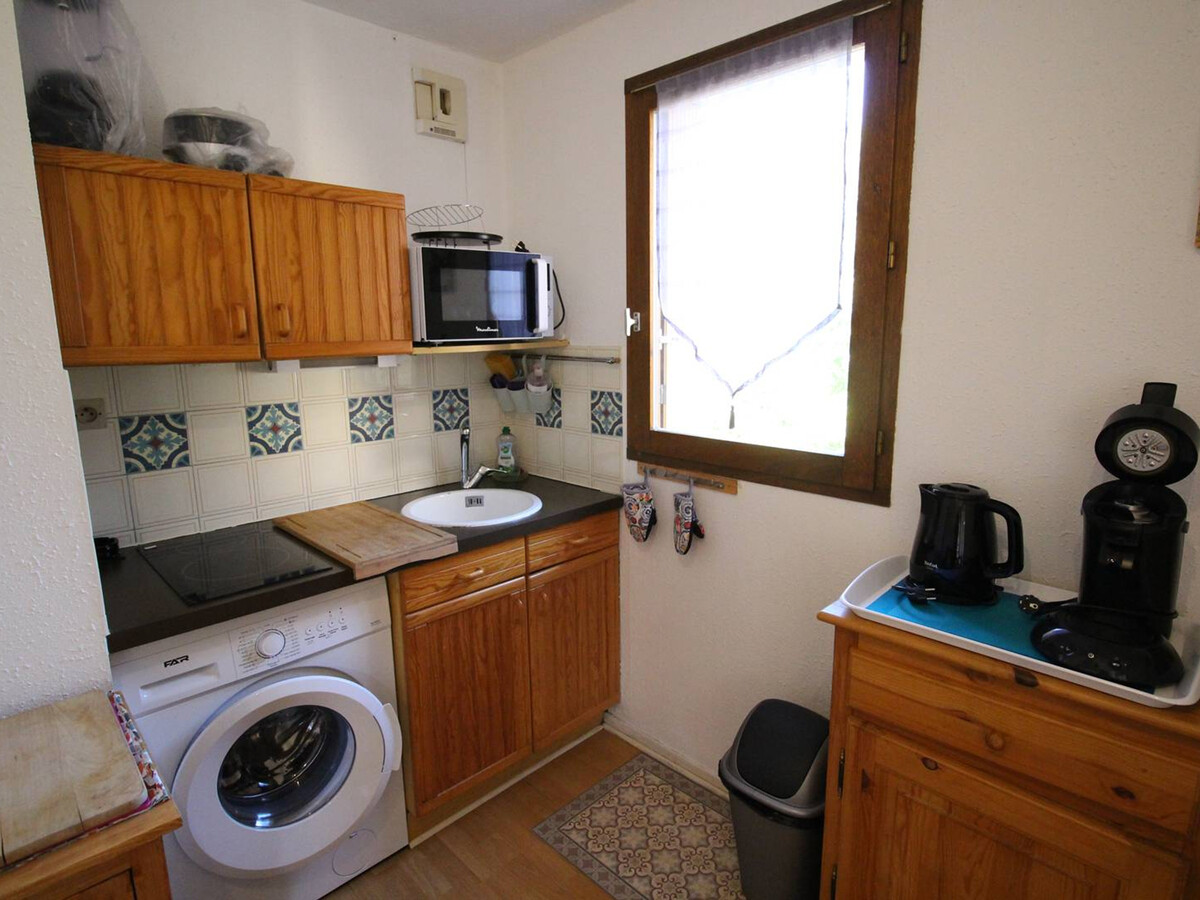 Petit 2 pièces calme avec loggia, parking et vue montagne - Photo 2