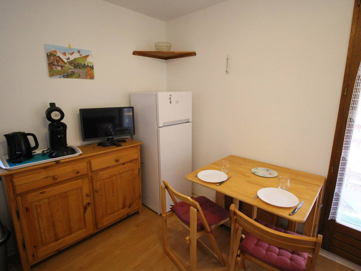 Petit 2 pièces calme avec loggia, parking et vue montagne - Photo 6
