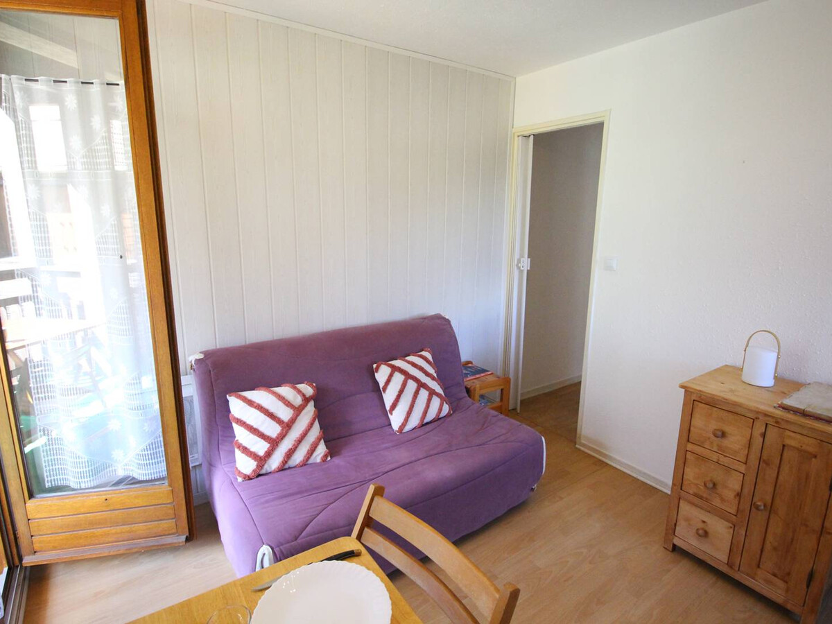 Petit 2 pièces calme avec loggia, parking et vue montagne - Photo 10