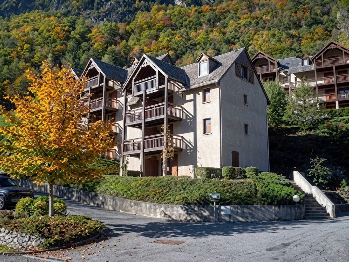 Petit 2 pièces calme avec loggia, parking et vue montagne - Photo 11