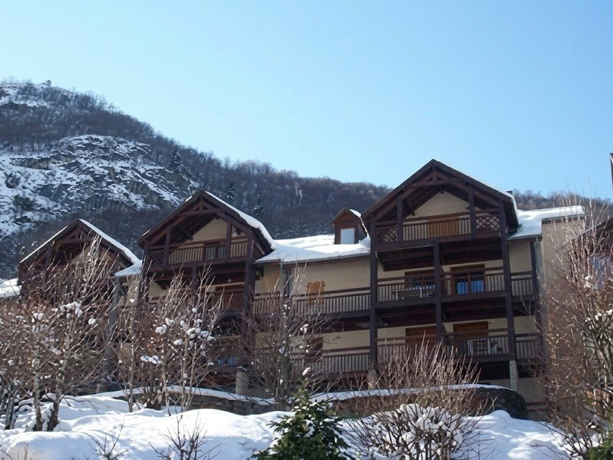 Petit 2 pièces calme avec loggia, parking et vue montagne - Photo 12