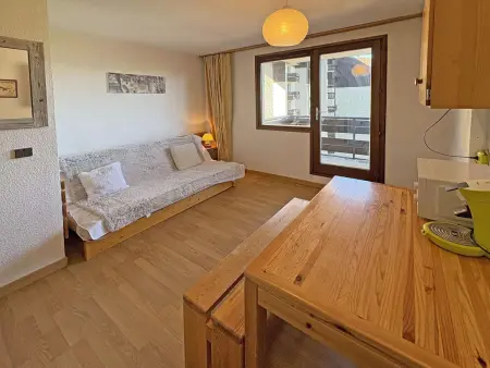 Studio 4 pers. aux Orres, skis aux pieds, vue vallée : photo 1