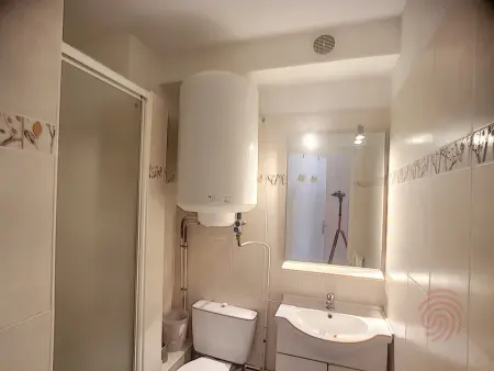 Studio 17 m² avec balcon à Lamalou-les-Bains, animaux OK : photo 7