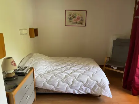 Studio 23 m² balcon, 4e étage ascenseur, centre Brides : photo 2
