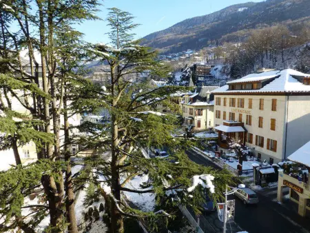 Studio 23 m² balcon, 4e étage ascenseur, centre Brides : photo 4