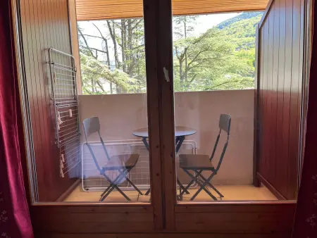 Studio 23 m² balcon, 4e étage ascenseur, centre Brides : photo 5