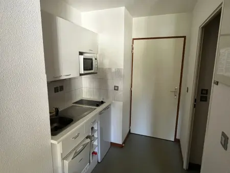 Studio 23 m² balcon, 4e étage ascenseur, centre Brides : photo 6