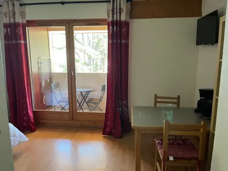 Studio 23 m² balcon, 4e étage ascenseur, centre Brides : photo 8
