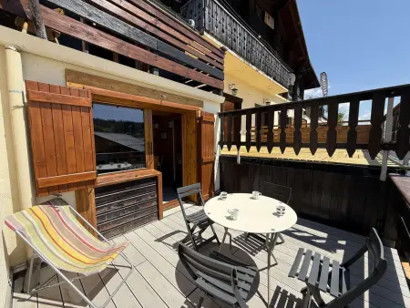 Studio mezzanine rénové, terrasse solarium aux Saisies : photo 4