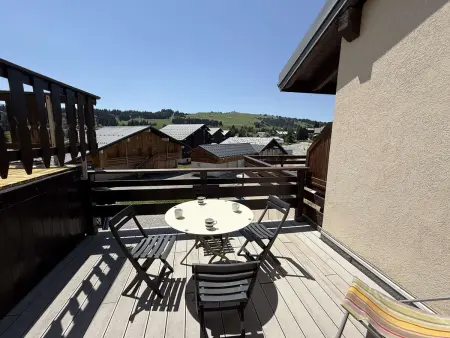 Studio mezzanine rénové, terrasse solarium aux Saisies : photo 9