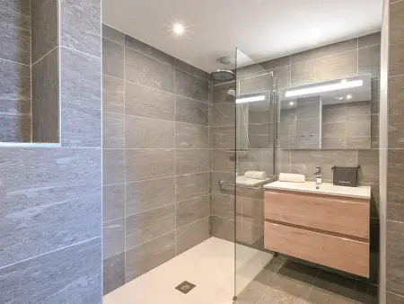 Appartement Phoenix B02 – Terrasse 27 m², accès ski pieds : photo 8
