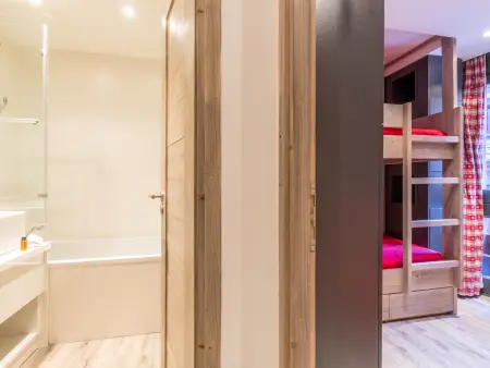 Appartement 55m² poêle à bois, accès direct pistes : photo 9