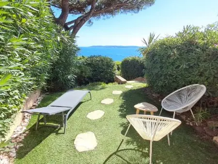 Appartement 2 pièces climatisé, terrasse vue golfe : photo 1
