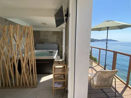 Appartement vue mer avec accès direct plage, Le Lavandou : photo 1
