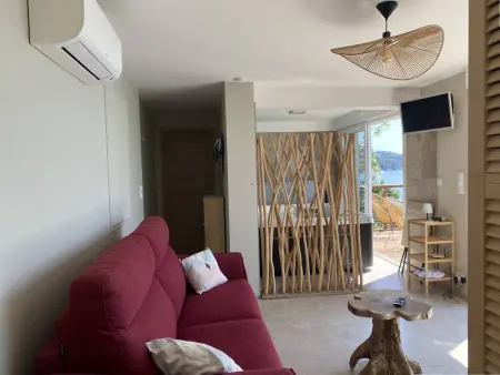 Appartement vue mer avec accès direct plage, Le Lavandou : photo 7