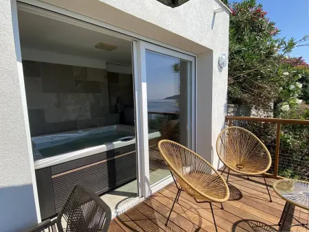 Appartement vue mer avec accès direct plage, Le Lavandou : photo 10