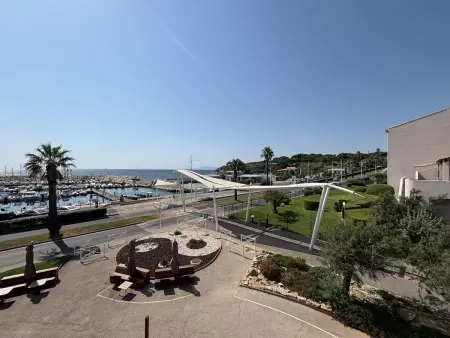 Appartement vue mer et port à Six-Fours, 50m plage : photo 2