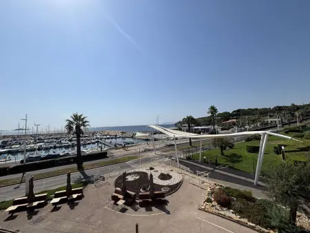 Appartement vue mer et port à Six-Fours, 50m plage : photo 10