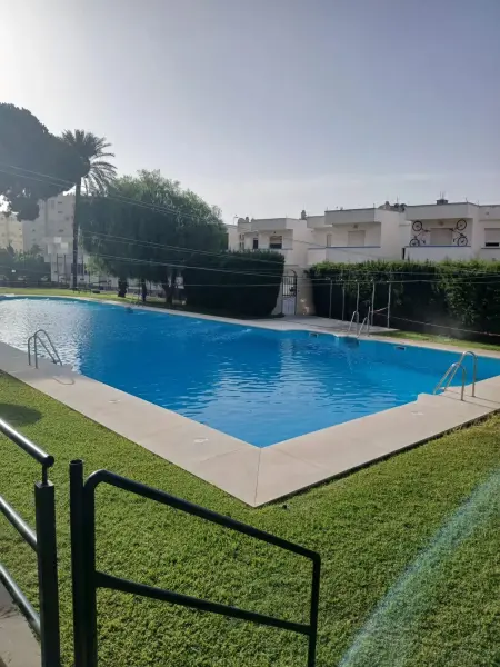 Appartement 90 m² vue mer et piscine à Estepona, 2 chambres : photo 1