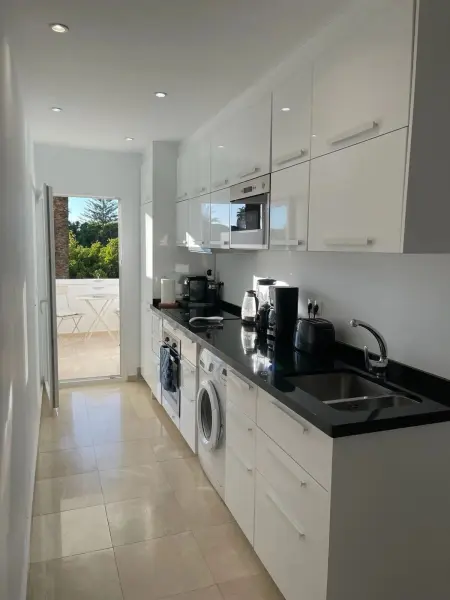 Appartement 90 m² vue mer et piscine à Estepona, 2 chambres : photo 5