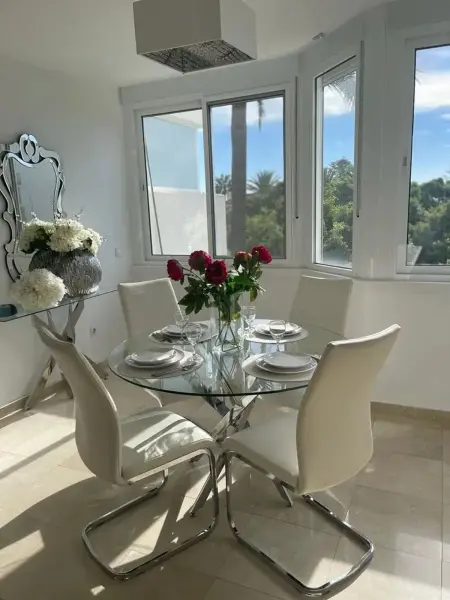 Appartement 90 m² vue mer et piscine à Estepona, 2 chambres : photo 7