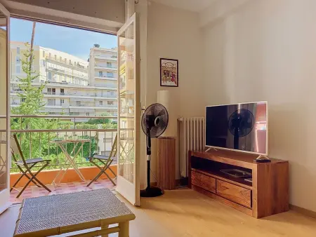 Le Magellan : studio rénové avec balcon à Menton : photo 5