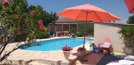 Studio 30 m² avec piscine partagée et jardin clos à Pertuis : photo 1