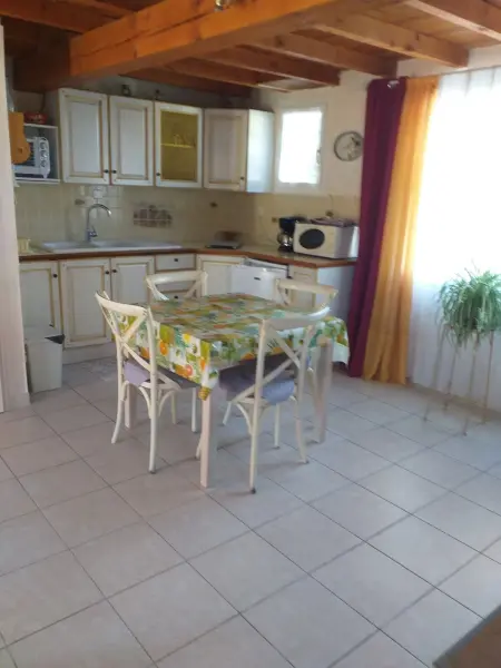 Studio 30 m² avec piscine partagée et jardin clos à Pertuis : photo 3